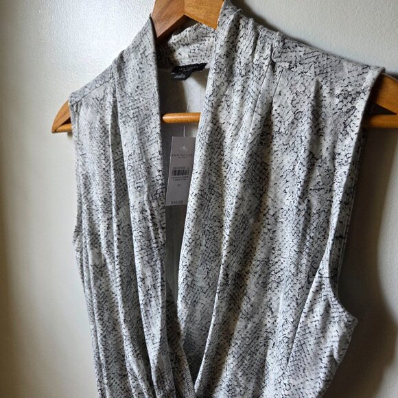NWT ANN TAYLOR SURPLICE NECK WRAP STYLE SLEEVELESS SNAKESKIN PRINT TOP SIZE M - Picture 3 of 16
